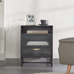 Zwart Nachtkastje Ribbelglas -BEPUREHOME Winkel kave home trixie zwart nachtkastje ribbelglas 03