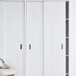 WOOOD Witte Kast Met Schuifdeuren -BEPUREHOME Winkel woood row witte opbergkast in grenen 04