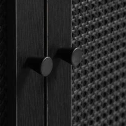 Zwarte Wandkast Met Rotan 17 Zwarte Wandkast Met Rotan -BEPUREHOME Winkel zwarte wandkast met rotan bodio pose 06